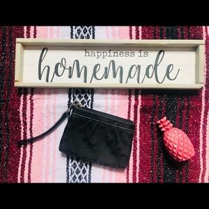 • VTG Coach Wristlet •